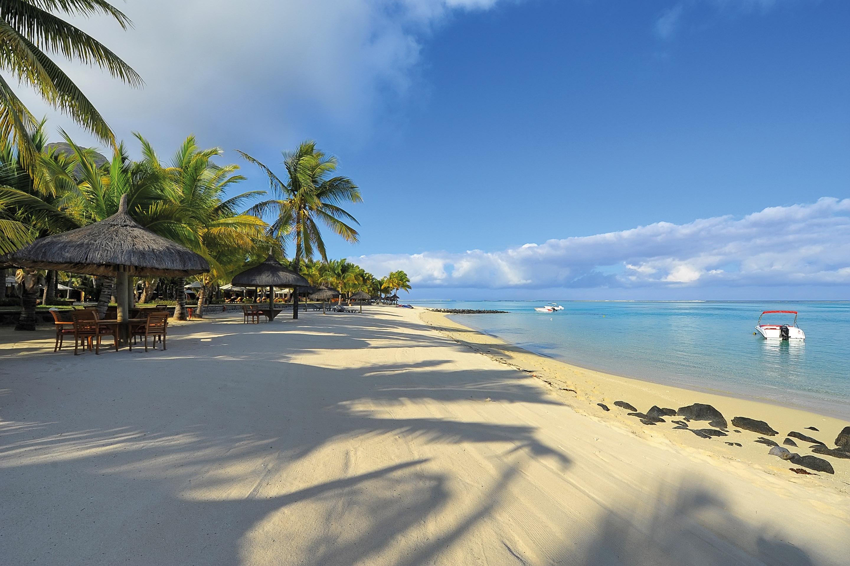 Paradis Beachcomber Golf & होटल Le Morne