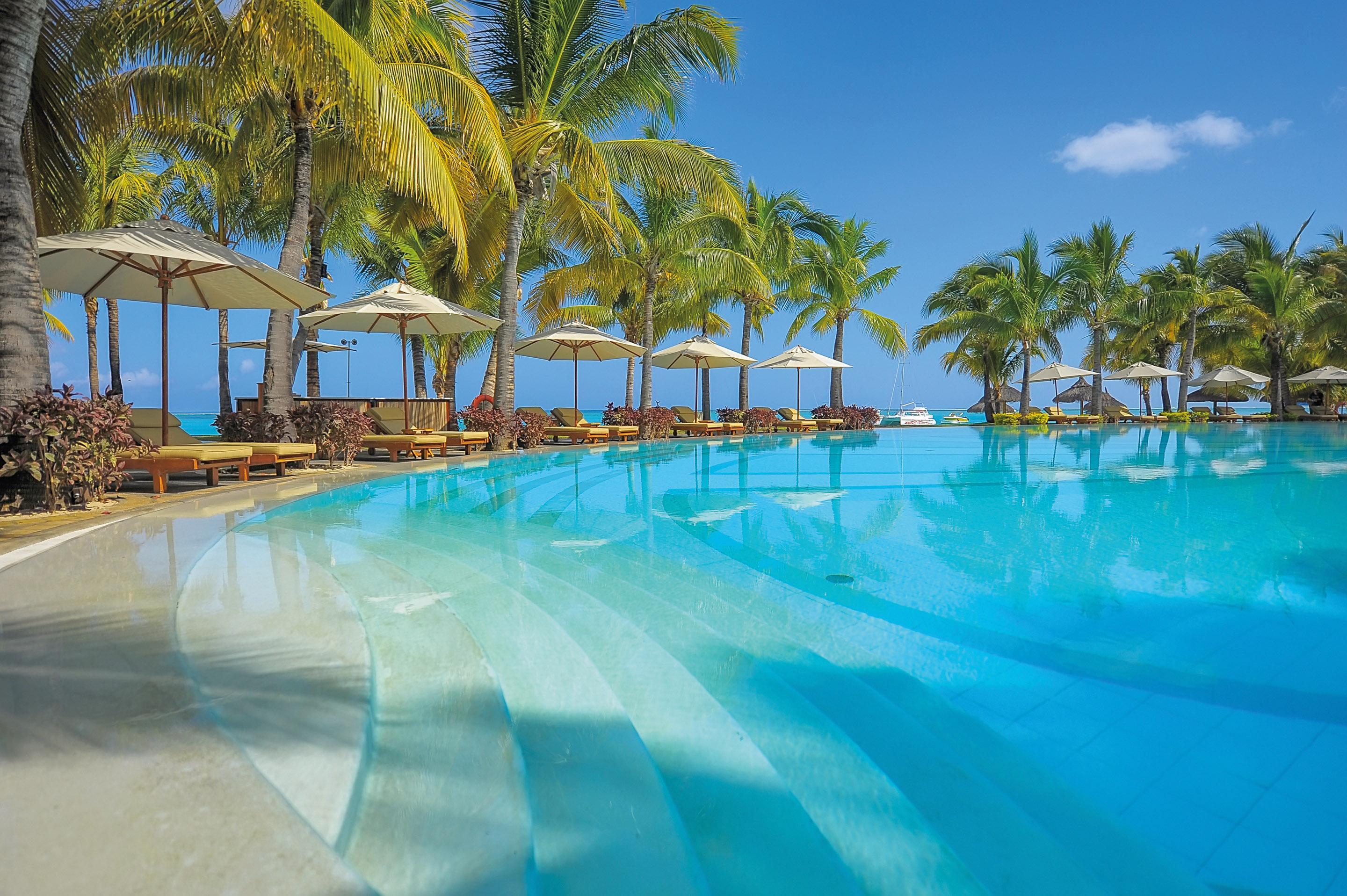 Paradis Beachcomber Golf & होटल Le Morne